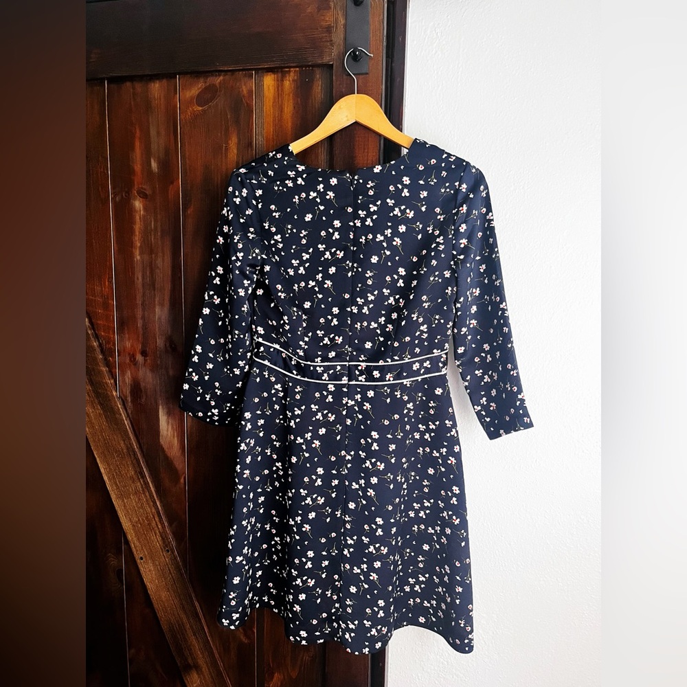 NWT Banana Republic Navy & White Floral Fit & Flare Dress With Pockets 🤍 - Picture 3 of 5